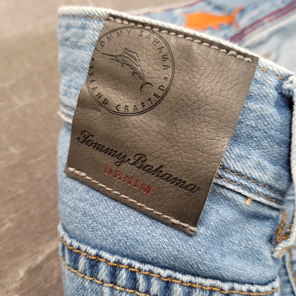 Tommy Bahama Cayman Island Relaxed Mens Jeans Actual Sz 34x29 Light Wash‎ Blue